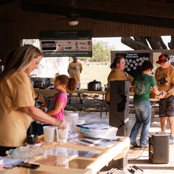 Large_group_at_picnic_area_preparing_for_outdoor_event