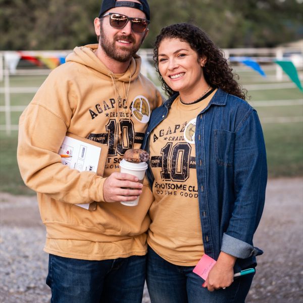 Man_and_woman_posing_together_at_event