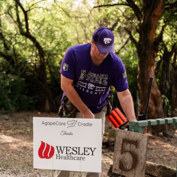 Man_setting_up_for_clay_shoot