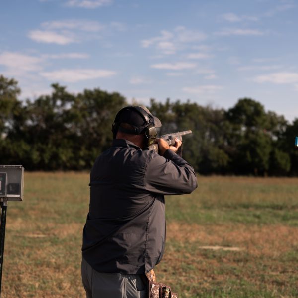 Man_shooting_clay_pigeons