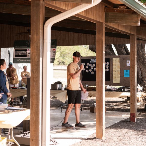 Man_speaking_under_shelter