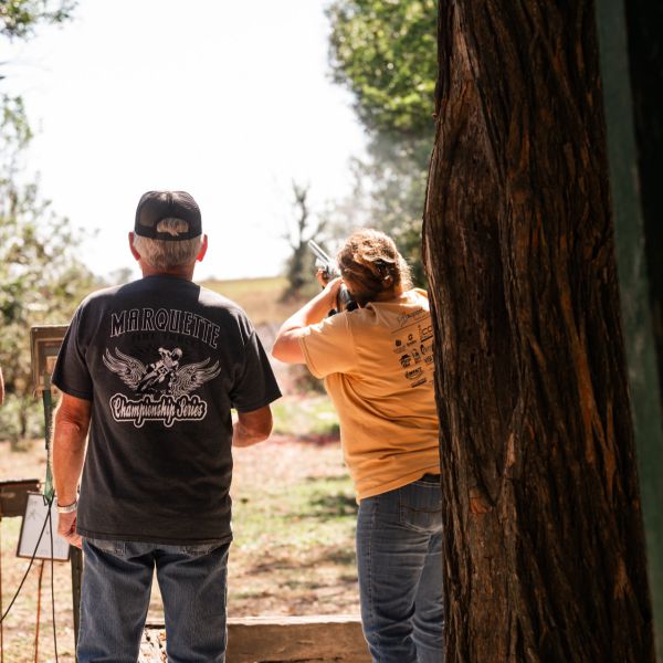 Men_shooting_clay_at_range