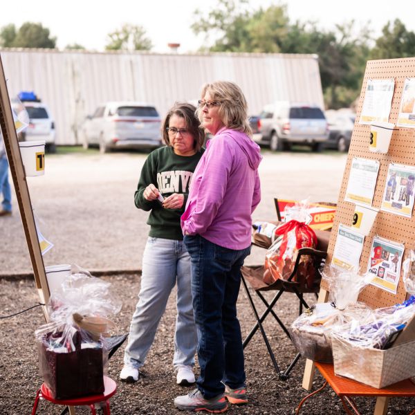 People_talking_at_event