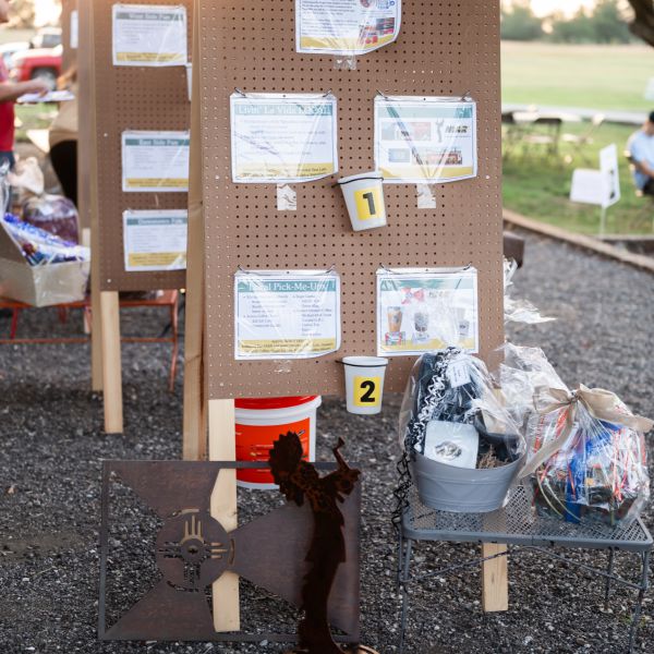 Raffle_with_flyers_at_an_outdoor_event