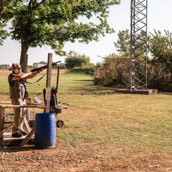 Shooting_practice_on_grassy_field