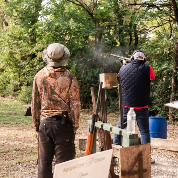 Shooting_range_with_gunmen_and_observer
