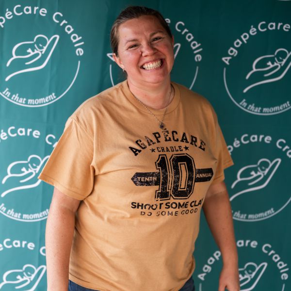 Woman_smiling_at_camera