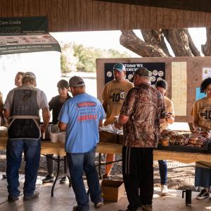 Outdoor_food_sscdsg_browsing_various_tables